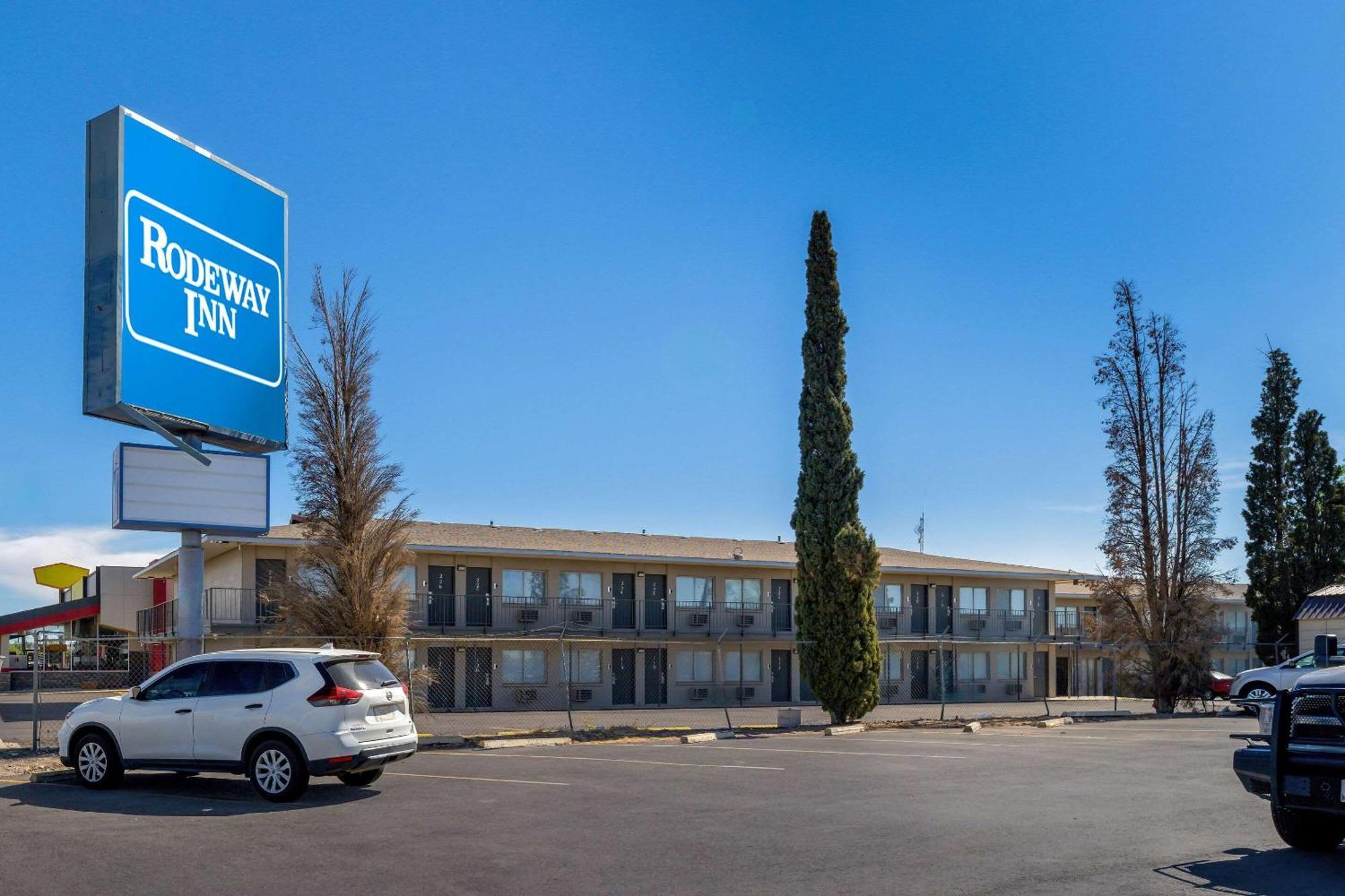 Rodeway Inn Midland Bagian luar foto