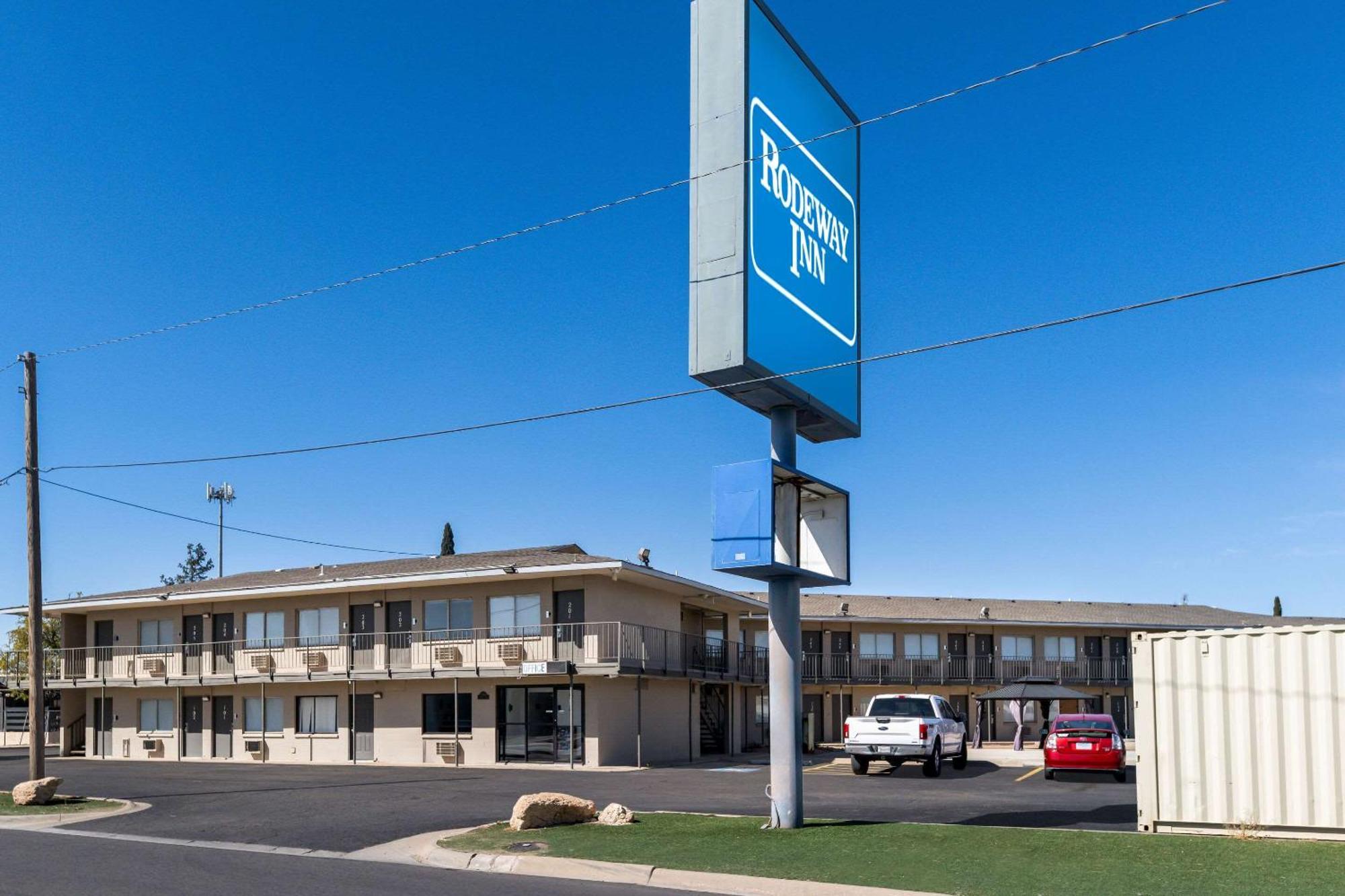 Rodeway Inn Midland Bagian luar foto